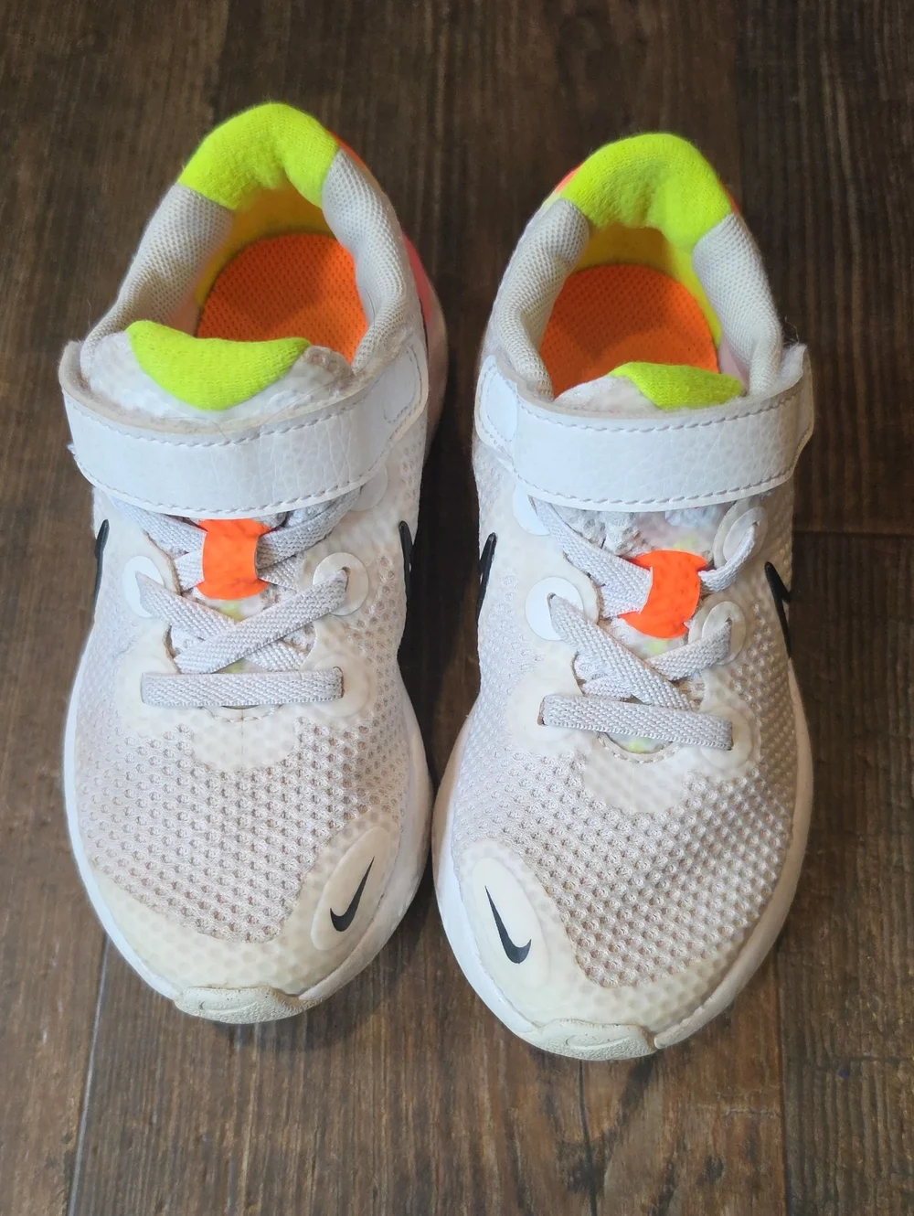 Girls Nike Runnjng Shoes Size 10.5